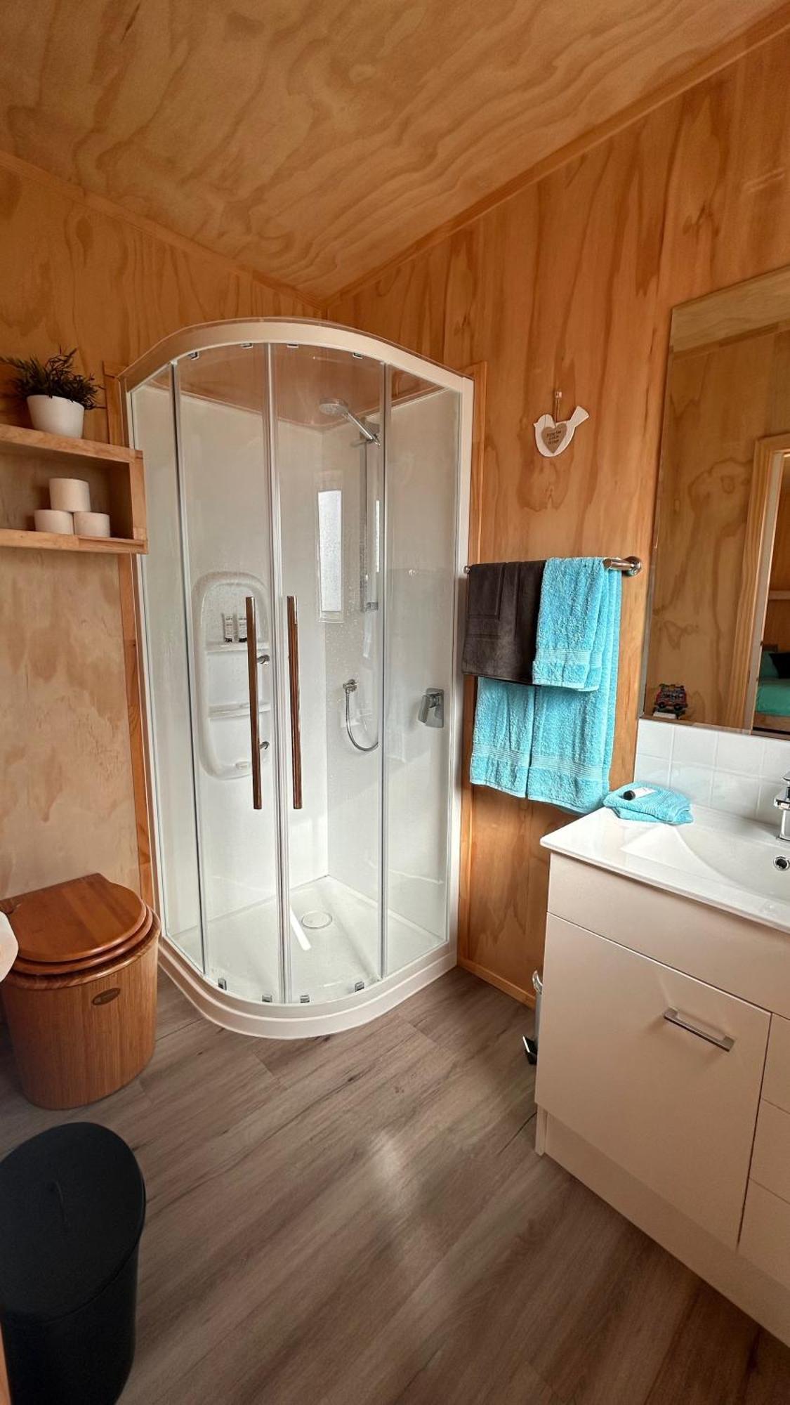 Cosy Tiny Container Cabin Carterton المظهر الخارجي الصورة